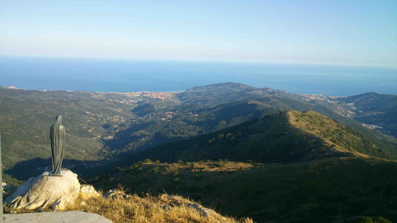 Un Posto Al Sole Diano San Pietro Exterior foto